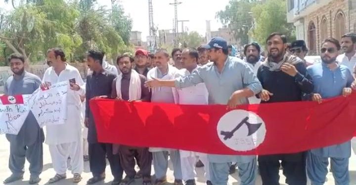 جساف ضلعي نوابشاهه پاران سنڌ ۾ ڌارين کي جعلي ڊوميسائيل جاري ڪرڻ واري عمل خلاف  احتجاج