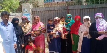 سڪرنڊ شهر جي ڪيريا ڪالوني جي رهواسين جو فوزيه خاصخيلي جي مبينا اغوا خلاف احتجاج