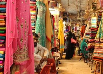 دڪان کولڻ جي اجازت ايس او پيز تي عمل ڪرڻ سان مشروط آهي: ڪمشنر ڪراچي