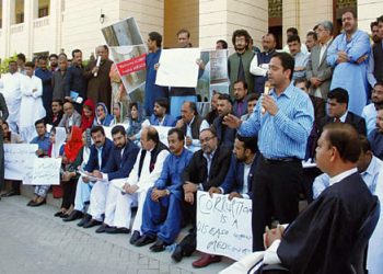 سنڌ اسيمبلي جي ڏاڪڻين تي گڏيل اپوزيشن جو اجلاس، سنڌ سرڪار تي ڇتي تنقيد