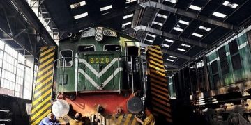 سڄي ملڪ ۾ 2 مهينن کان پوءِ ٽرين سروس بحال، مسافرن جو رش