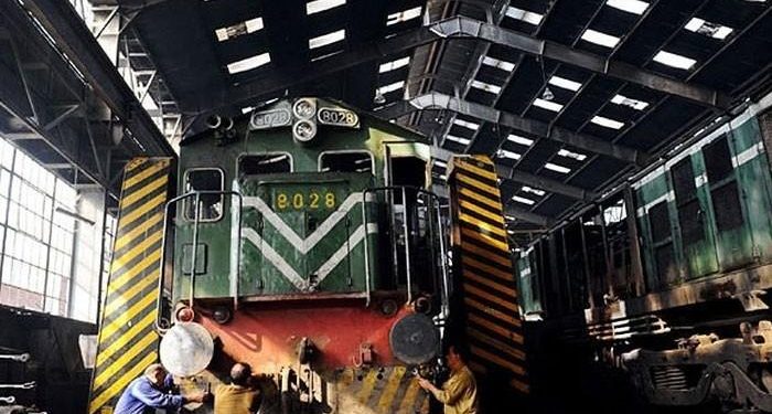 سڄي ملڪ ۾ 2 مهينن کان پوءِ ٽرين سروس بحال، مسافرن جو رش