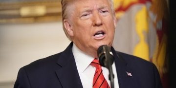 ڊونلڊ ٽرمپ ڪورونا جي وڌيڪ ڪيسن کي ملڪ لاءِ اعزاز قرار ڏئي ڇڏيو