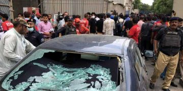 پاڪستان اسٽاڪ ايڪسچينج تي دهشتگردن جو حملو ناڪام، 4 ڄڻا شهيد، 4 دهشتگرد مارجي ويا