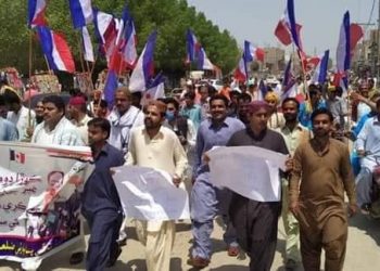 ڪنڌڪوٽ ۾ ايس ٽي پي پاران ڌارين کي جعلي ڊوميسائل ٺاهي ڏيڻ خلاف احتجاجي ريلي، ڌرڻو