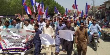 ڪنڌڪوٽ ۾ ايس ٽي پي پاران ڌارين کي جعلي ڊوميسائل ٺاهي ڏيڻ خلاف احتجاجي ريلي، ڌرڻو