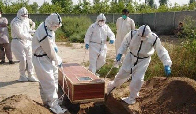 کورونا وائرس: ایک دن کےدوران ریکارڈ ہلاکتیں، جاں بحق افراد کی تعداد 985 ہوگئی