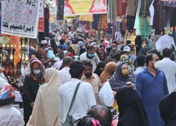 لاک ڈاؤن میں نرمی کا دوسرا دن، بازاروں میں رش لگ گیا، سماجی فاصلہ نظر انداز