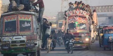 سندھ حکومت نے پبلک ٹرانسپورٹ کھولنے کی وزیر اعظم کی اپیل مسترد کردی