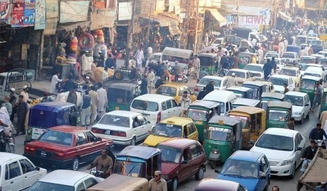 خیبر پختونخوا حکومت کا پیر سے پبلک ٹرانسپورٹ کھولنے کا اعلان