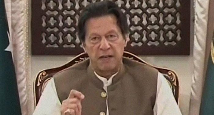 کچھ شعبے بند رہیں گے باقی سب کھول رہے ہیں، کورونا کہیں نہیں جارہا، عوام احتیاط کریں ورنہ اپنا ہی نقصان ہوگا، وزیراعظم