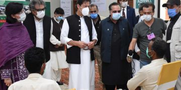 وزیراعظم کا دورہ لاڑکانہ، ریڑھی والوں کی عمران خان سے شکایت