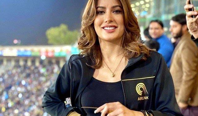 اداکارہ مہوش حیات کورونا میں مبتلا ہونے کی افواہیں پھیلانے پر بھڑک اٹھیں