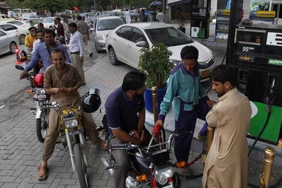 پی ٹی آئی سرکار نے کورونا کے ستائے عوام پر پیٹرول بم گرادیا