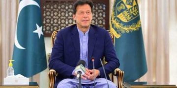 کچھ شعبے بند رہیں گے باقی سب کھول رہے ہیں، کورونا کہیں نہیں جارہا، عوام احتیاط کریں ورنہ اپنا ہی نقصان ہوگا، وزیراعظم
