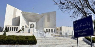 جسٹس قاضی فائز عیسٰی کیس: سپریم کورٹ کے وفاق سے 4 سوالوں کے جواب طلب