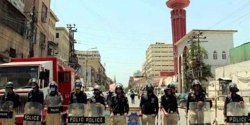 اسمارٹ لاک ڈاؤن: کراچی، لاہور، اسلام آباد میں درجنوں علاقے سیل کرنے کا فیصلہ
