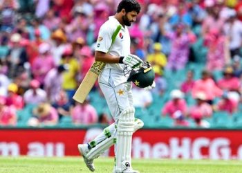 کپتانی چھوڑو بیٹنگ پر توجہ دو، اظہرعلی کو مشورہ