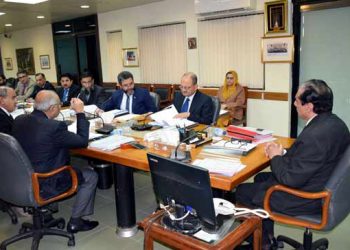 اشتہاری اور مفرور ملزمان کو گرفتار کرکے لوٹی گئی رقم برآمد کی جائے: چیئرمین نیب