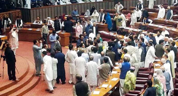 قومی اسمبلی اجلاس میں ہنگامہ آرائی، ڈپٹی اسپیکر نے پیپلزپارٹی کے آغا رفیع اللہ کو ایوان سے نکال دیا گیا
