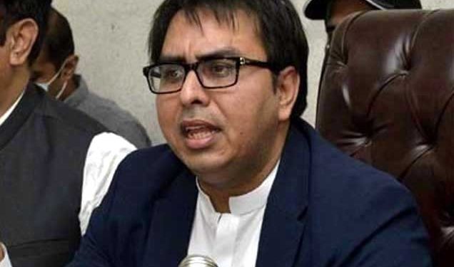 لاہورہائی کورٹ آمد پر لیگی کارکنان نے شہبازگل پر انڈے برسا دیئے