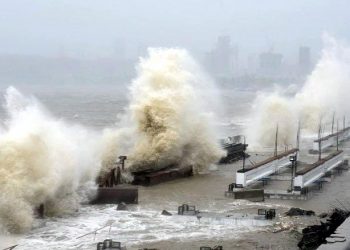 سمندری طوفان تاؤ تے بھارت کے ساحل سے ٹکرا گیا،21 افراد ہلاک