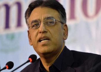 نئے انتخابات کے اعلان سے ملک میں افراتفری کا ماحول ختم ہو جائے گا: اسد عمر