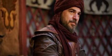‘Ertugrul’ star Engin Altan expresses grief over Karachi plane crash