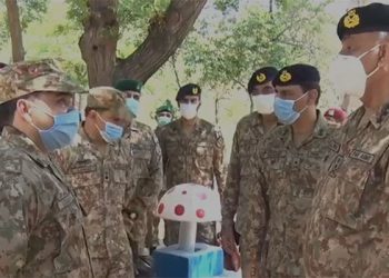COAS visits LoC, says Army celebrating Eid-ul-Fitr in solidarity with Kashmiris under lockdown