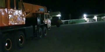 Oil tanker overturns in Matiari, no casualty reported