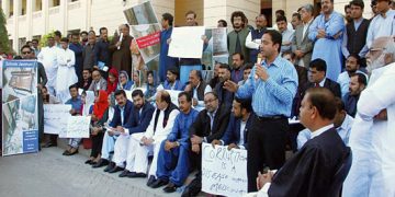 Opposition hold symbolic Sindh Assembly session at stairs