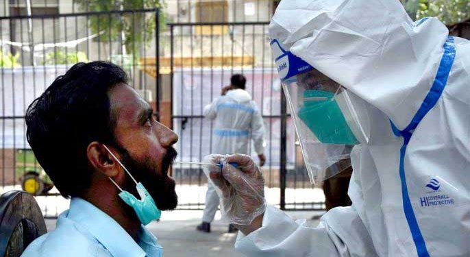 Sindh faces shortage of COVID-19 testing staff in hospitals, medical centres