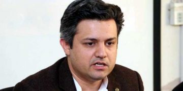 Govt to ensure uninterrupted supply of oxygen to hospitals: Hammad Azhar