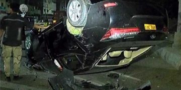 Four killed as car runs over people at Lyari Express Bridge