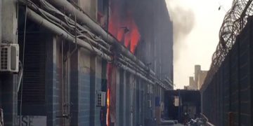 Factory goes up in flames in Karachi’s SITE area