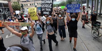 George Floyd death: US cities go under curfew as protests continue