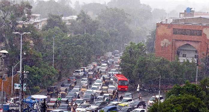 Thundershowers, rainfall to continue in Karachi today: MET office