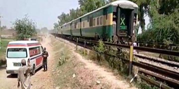 19 Sikh pilgrims die as coaster crashes into Shah Hussain Express in Sheikhupura