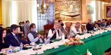 Youm-e-Istehsal: FM Qureshi briefs APC on HR violations in IOK