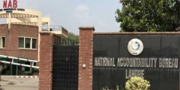 Former DG Excise appears before NAB in liquor license case