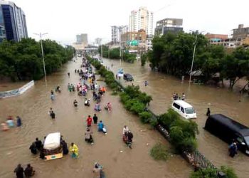 47 dead, city in shambles as PMD forecasts more rain in Karachi today