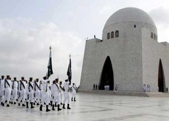 Change of guards ceremonies held at Quaid, Iqbal’s mausoleums on Independence Day