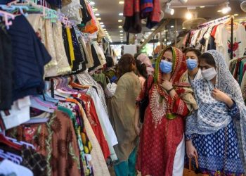 Karachi, Islamabad markets, shopping malls to close at 10pm