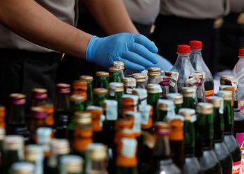 143 cartons of foreign origin liquor worth millions seized in Faisalabad