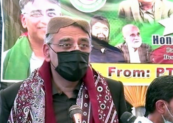 Sindh govt lying about coronavirus vaccine procurement: Umar