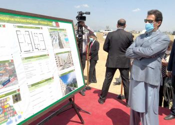 Pakistan banks not in habit of giving loans to people without influence, says PM