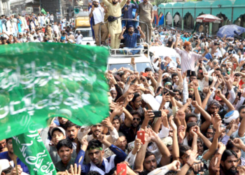 Govt decides to ban Tehreek-e-Labbaik Pakistan under anti-terror law