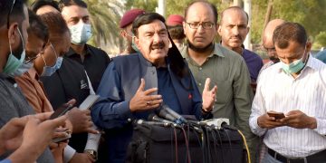Sheikh Rashid reaches Karachi to review law and order situation