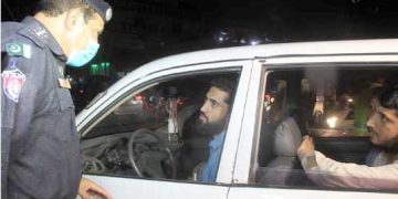 Rangers, police enforce lockdown in Karachi after 8pm