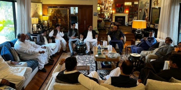 Political shakeup in Punjab: Aleem Khan forms his own group